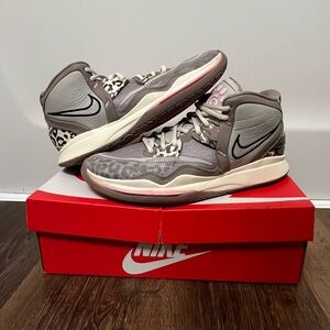 Nike Kyrie Infinity Leopard Mens Size 9.5 Gray Basketball Shoes